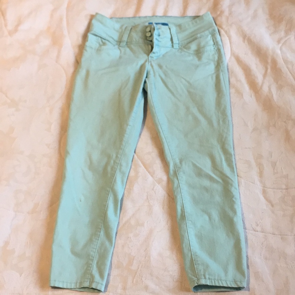 Wanna Betta Butt YMI mint capris